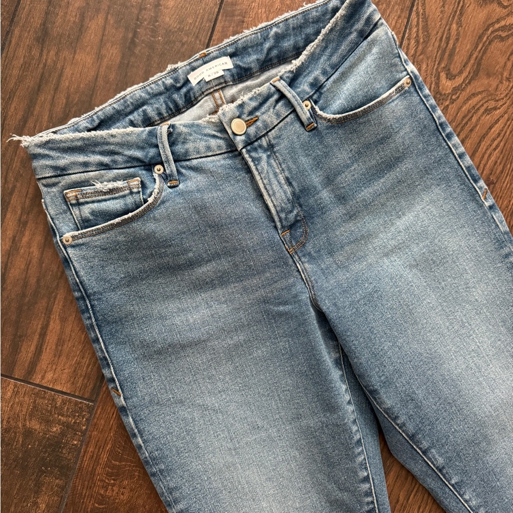 NWOT GOOD AMERICAN CLASSIC HIGH RISE DENIM SIZE 8
